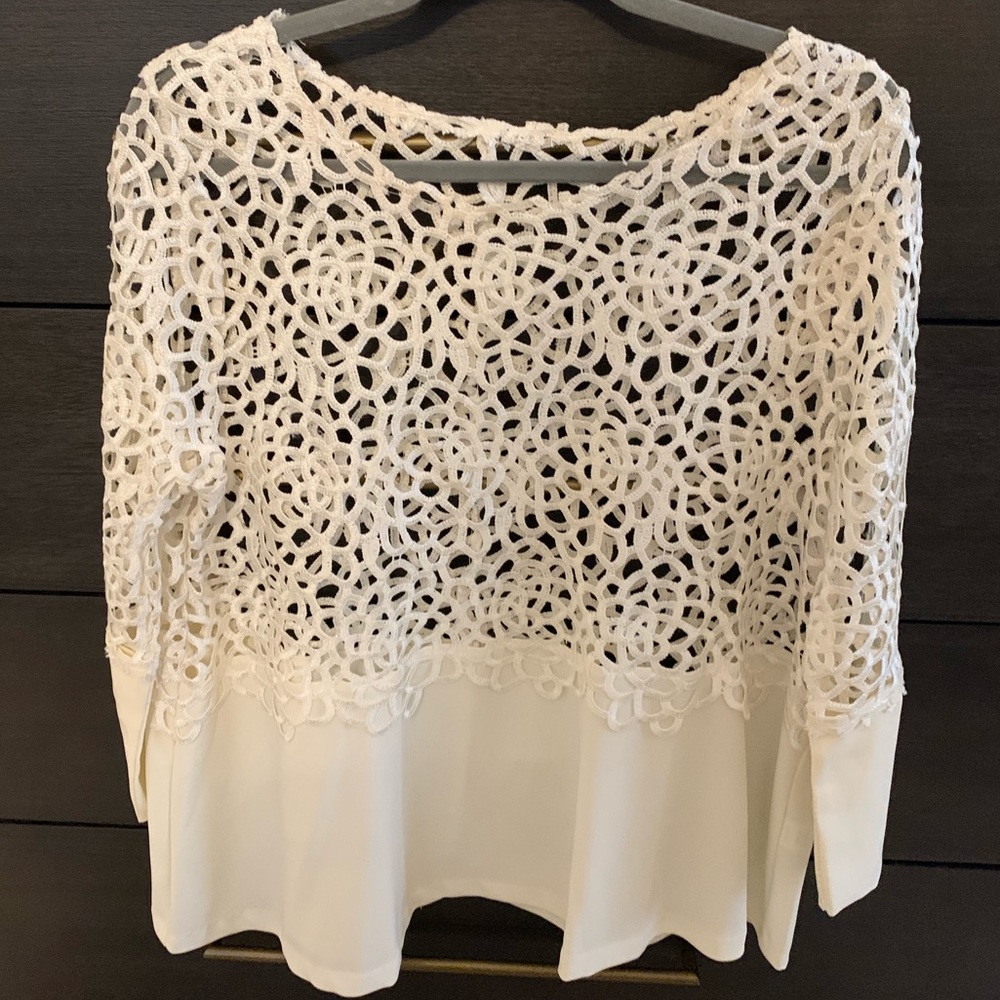 Gracia eyelet top
